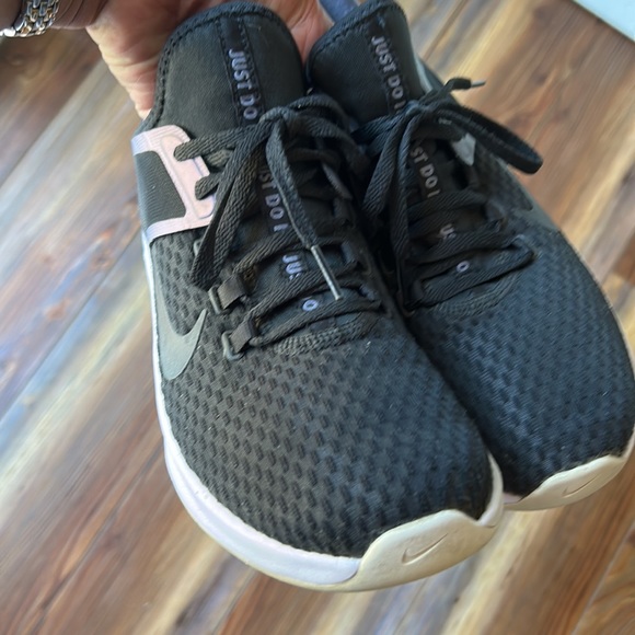 Nike Air Max Bella TR2 women’s black purple athletic running shoes. Size 8 - Picture 6 of 7